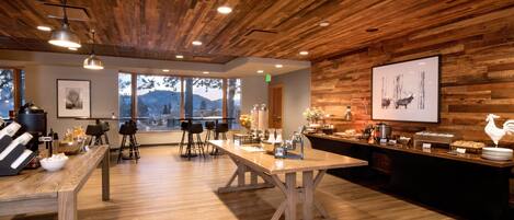 Frukostbuffé varje dag (USD 17.49 per person)