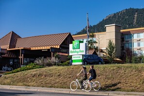 Bicycling - Holiday Inn Estes Park by IHG (Estes Park)