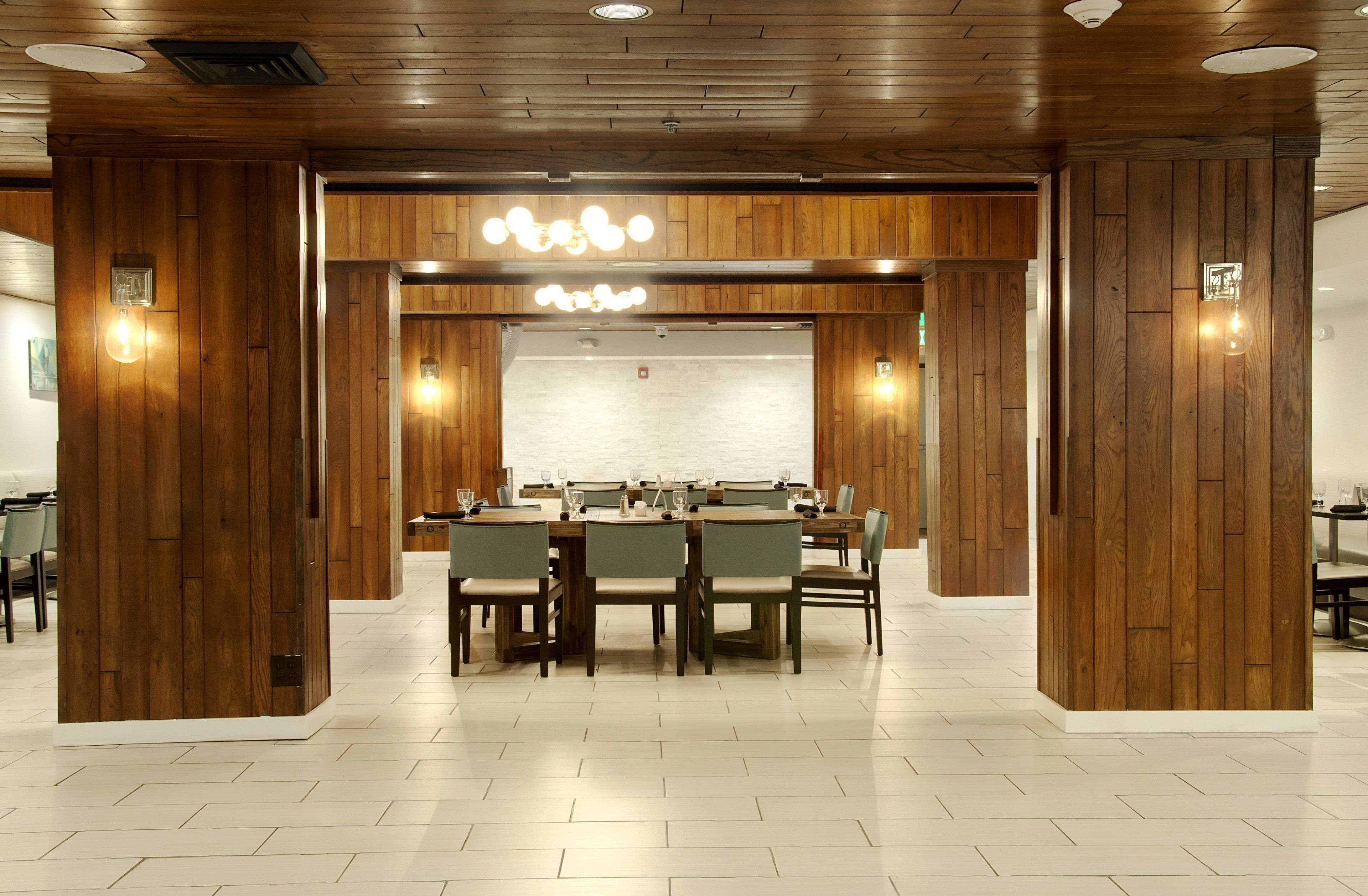 breakfast, lunch, dinner served; american cuisine