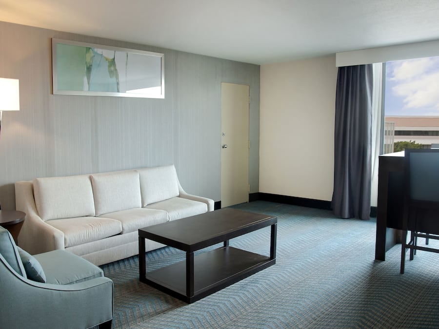 Minibar, skrivebord, strykejern/-brett og wi-fi (inkludert)