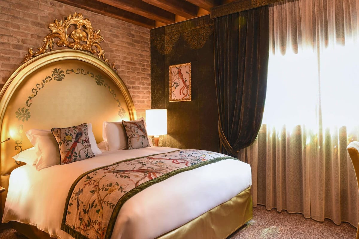 Deluxe Suite, 1 King Bed (Canal View) | Premium bedding, down comforters, minibar, in-room safe