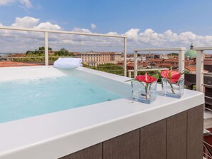 Svit Presidential - 1 kingsize-säng - terrass | Sängtillbehör av högsta kvalitet, duntäcken och minibar