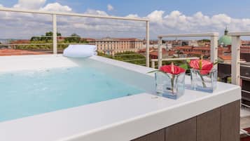 Suite presidencial, 1 cama King size, Terraza | Ropa de cama de alta calidad, edredón y minibar