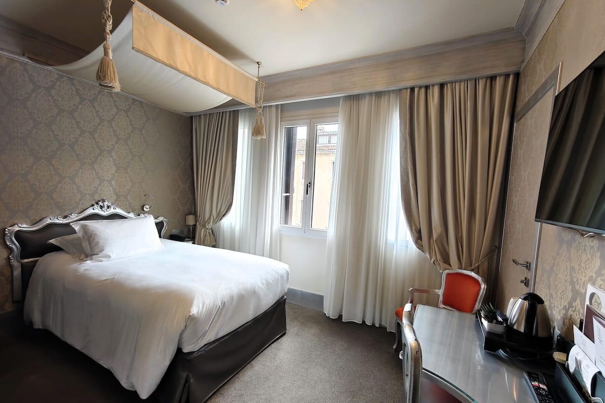 Chambre Simple Supérieure, vue ville | Literie de qualité supérieure, couette en duvet d'oie, minibar