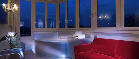 Premium bedding, down duvets, minibar, in-room safe
