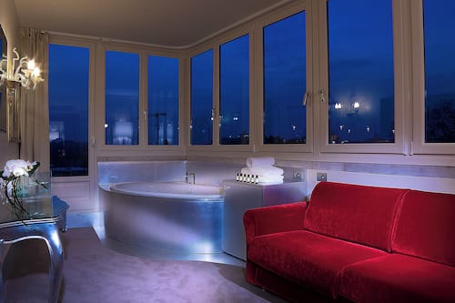 Executive Suite, 1 King Bed, Terrace | Premium bedding, down comforters, minibar, in-room safe