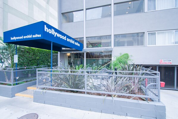Front of property - Hollywood Orchid Suites (Los Angeles)