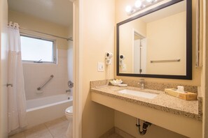 Combined shower/bathtub, eco-friendly toiletries, hair dryer, towels