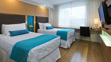 Standard-Zweibettzimmer, 2 Einzelbetten | Allergikerbettwaren, Pillowtop-Betten, Zimmersafe, Schreibtisch