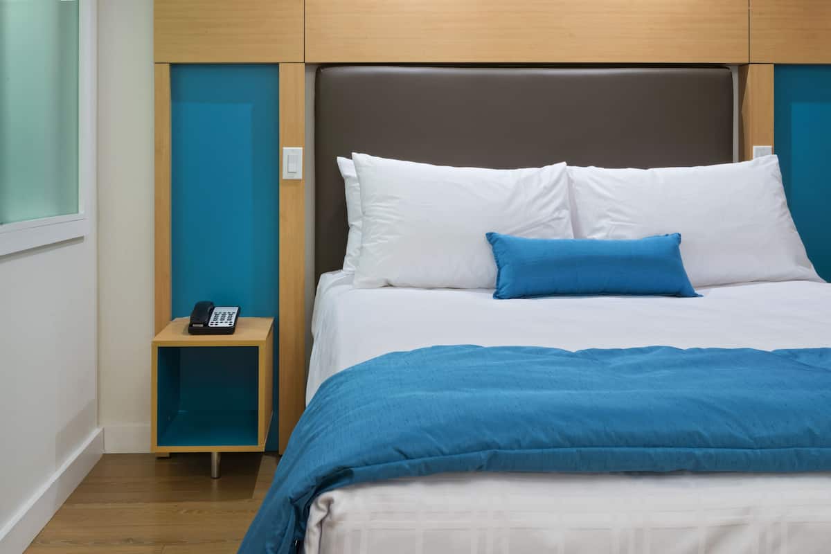 Hypo-allergenic bedding, pillowtop beds, in-room safe, desk