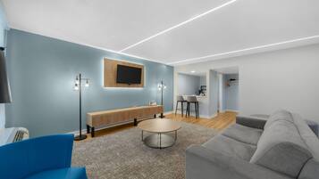 1 bedroom, Egyptian cotton sheets, premium bedding, pillowtop beds