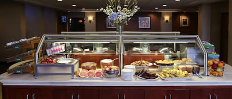 Petit déjeuner complet servi tous les jours en supplément