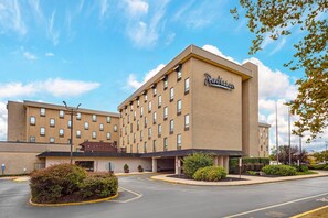 Exterior - Radisson Hotel Philadelphia Northeast (Feasterville-Trevose)