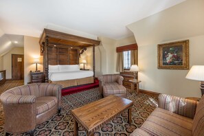 Suite, 1 King Bed, Non Smoking, Jetted Tub (Larger Room)