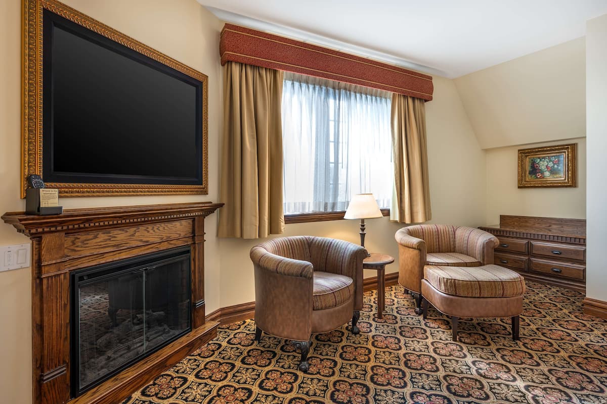 Standard Room, 1 King Bed, Accessible, Bathtub | Premium bedding, in-room safe, desk, laptop workspace
