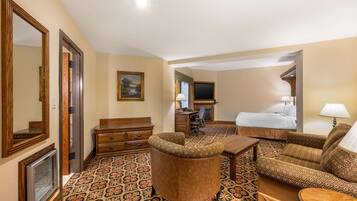 Premium bedding, in-room safe, desk, laptop workspace
