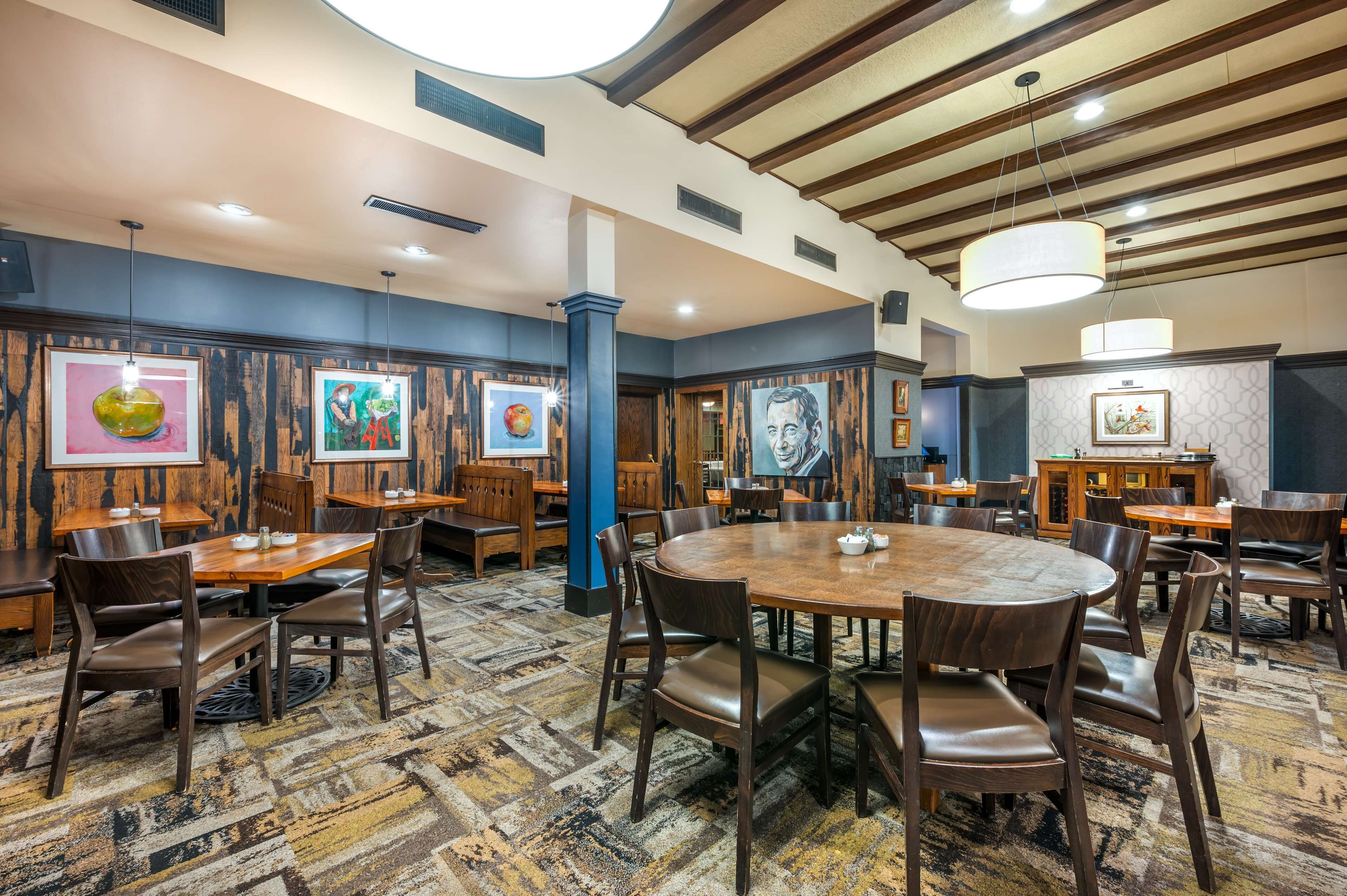 breakfast, lunch, dinner served; american cuisine