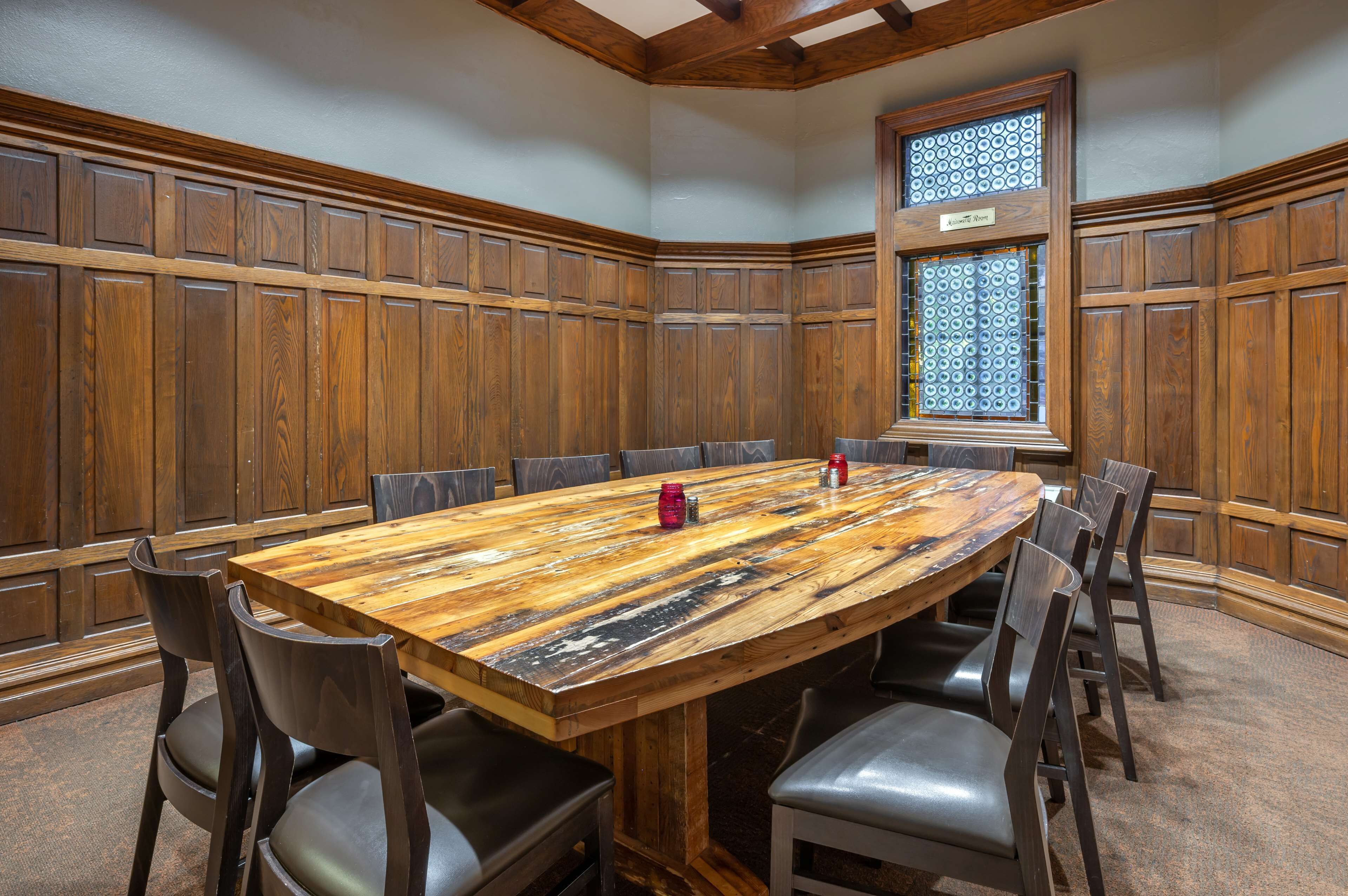 breakfast, lunch, dinner served; american cuisine