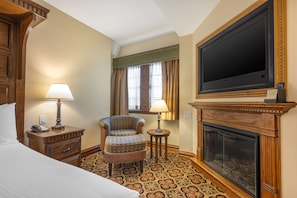 Premium bedding, in-room safe, desk, laptop workspace