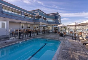 Outdoor pool, open 7:00 AM to 10:00 PM, pool umbrellas, sun loungers