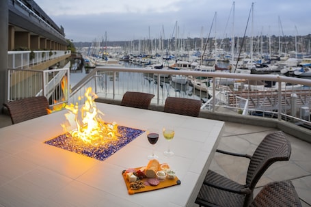 Terrace/patio. Bay Club Hotel & Marina