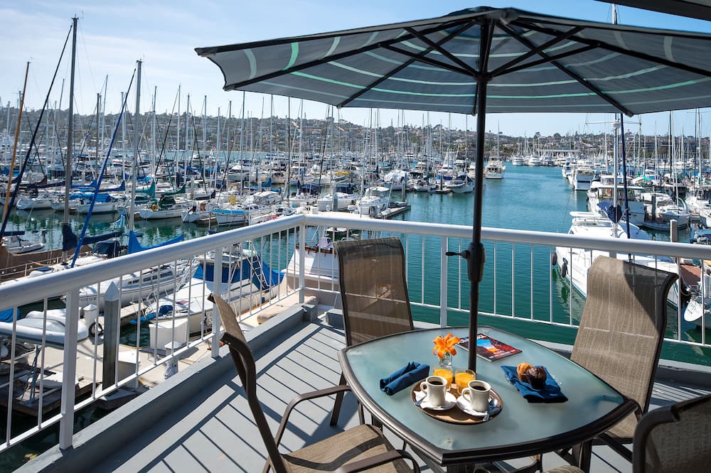 Bay Club Hotel & Marina