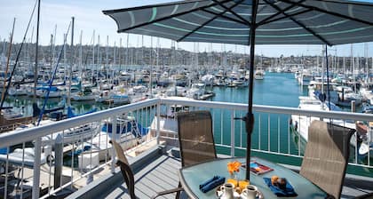 Bay Club Hotel & Marina