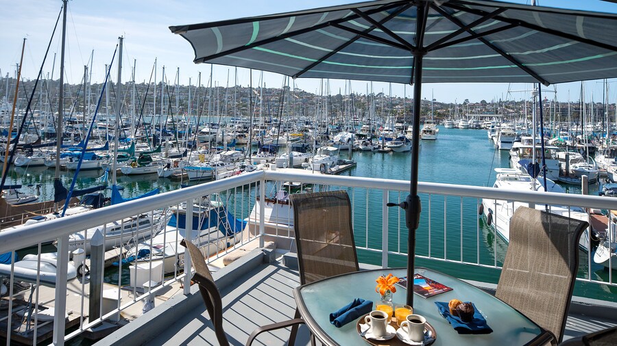 Bay Club Hotel & Marina