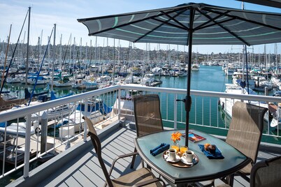 Bay Club Hotel & Marina