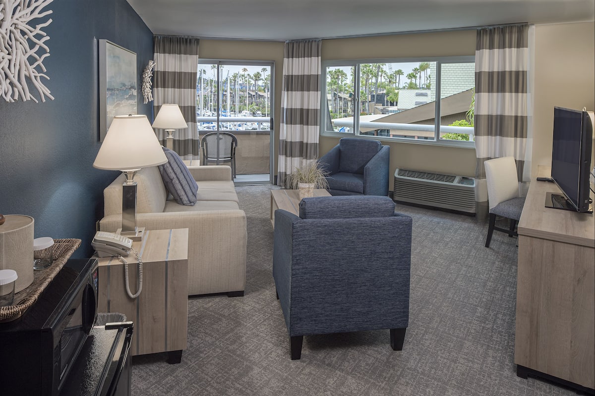 Suite, 1 King Bed with Sofa bed, Refrigerator & Microwave, Bay View | Hypo-allergenic bedding available, in-room safe, desk, laptop workspace