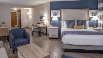 Executive Studio Suite, 1 King Bed with Sofa bed, Balcony, Marina View | 1 bedroom, hypo-allergenic bedding, in-room safe, desk