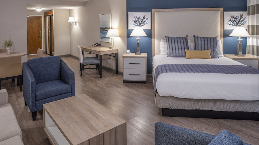 Bay Club Hotel & Marina