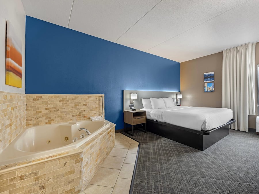 Desk, laptop workspace, iron/ironing board, free cots/infant beds