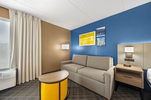 Escritorio y espacio para trabajar con laptop 