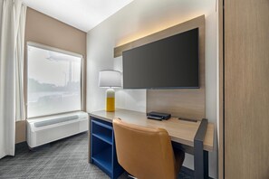 Escritorio y espacio para trabajar con laptop 