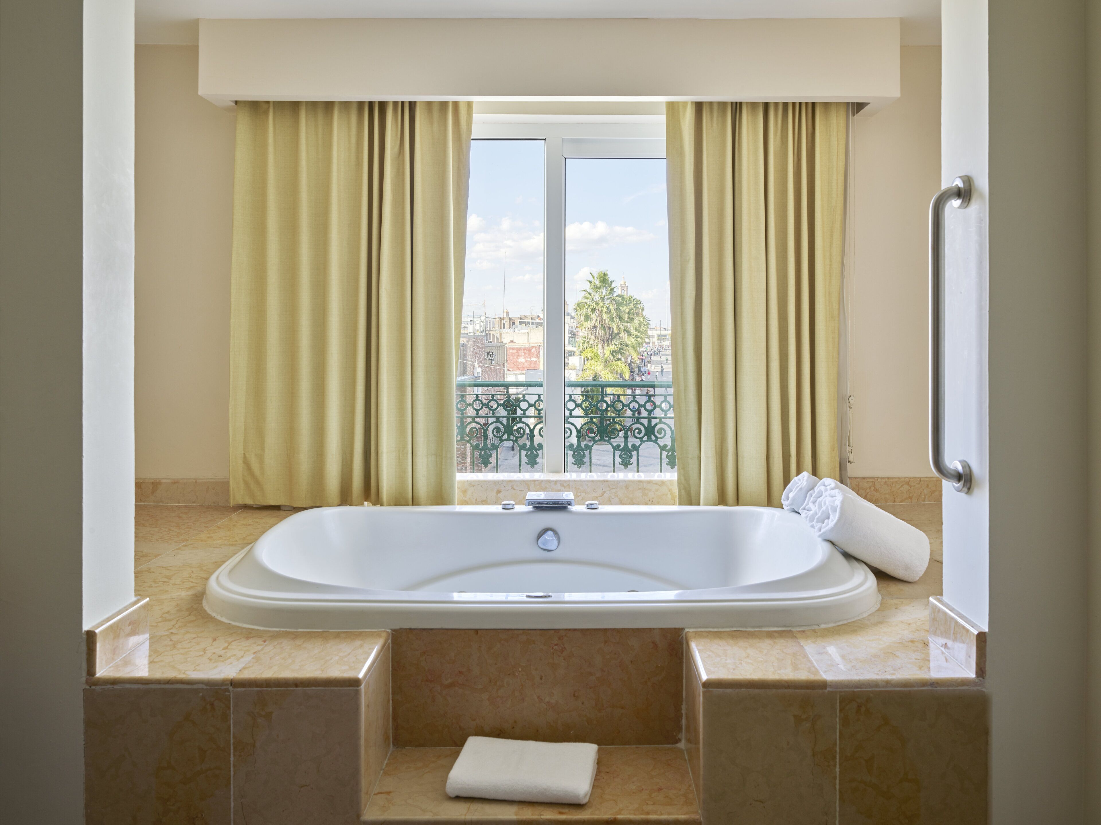 junior suite | jetted bathtub