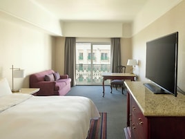 Fiesta Club, 1 King | Premium bedding, down comforters, pillowtop beds, in-room safe