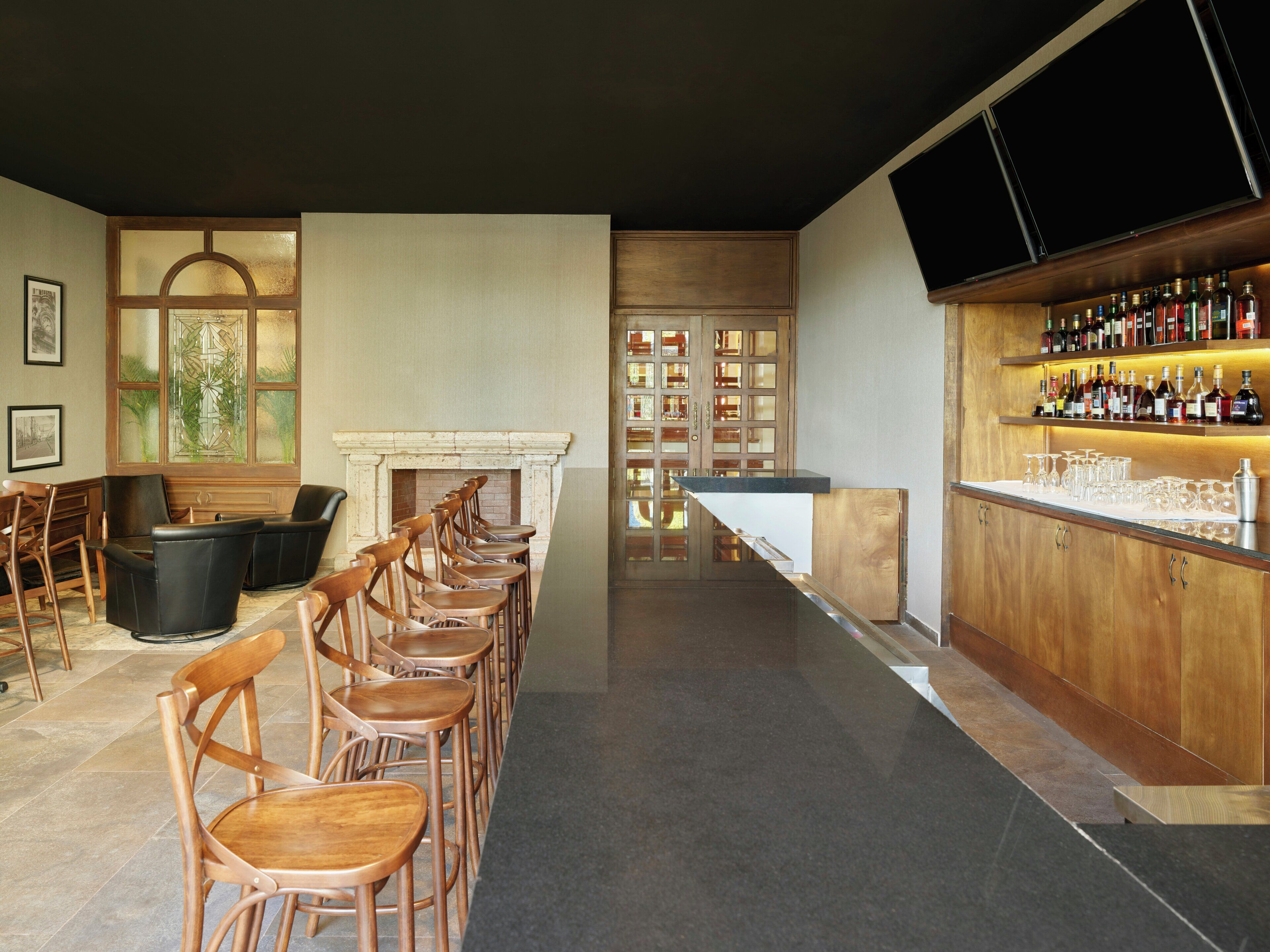 Cocktail bar
