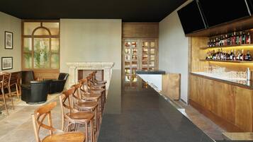 Cocktail bar