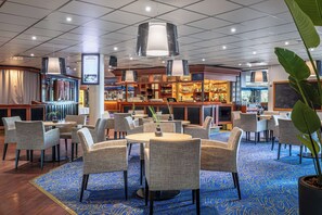 Bar (trong khuôn viên)