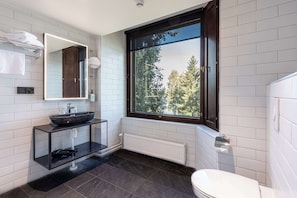 Junior Suite | Bathroom | Hair dryer, towels