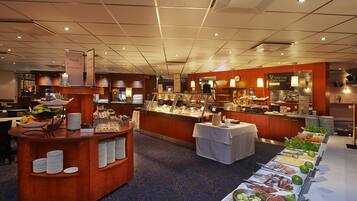 Frukostbuffé varje dag (EUR 21 per person)