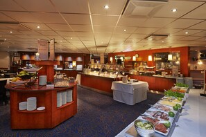 Päivittäinen buffetaamiainen (21 EUR per henkilö)