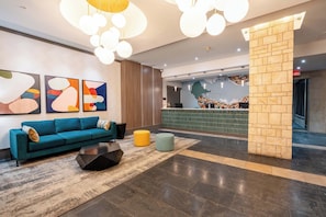 Bar-salon dans le hall