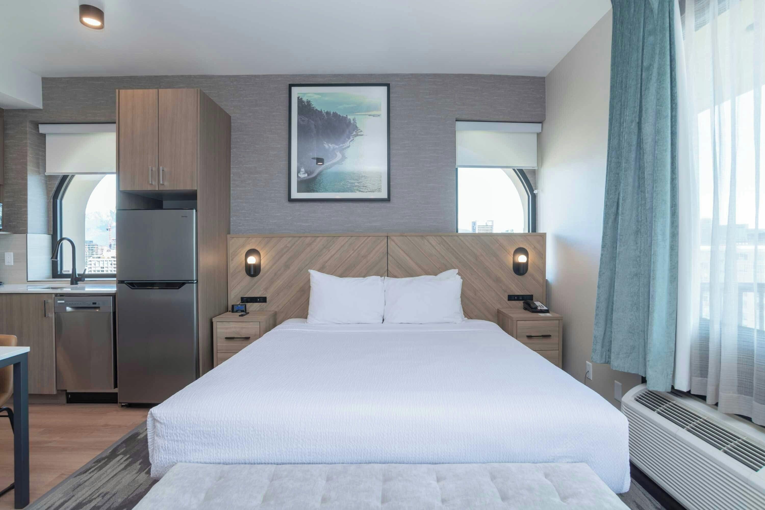 Photo - Sandman Suites Vancouver on Davie