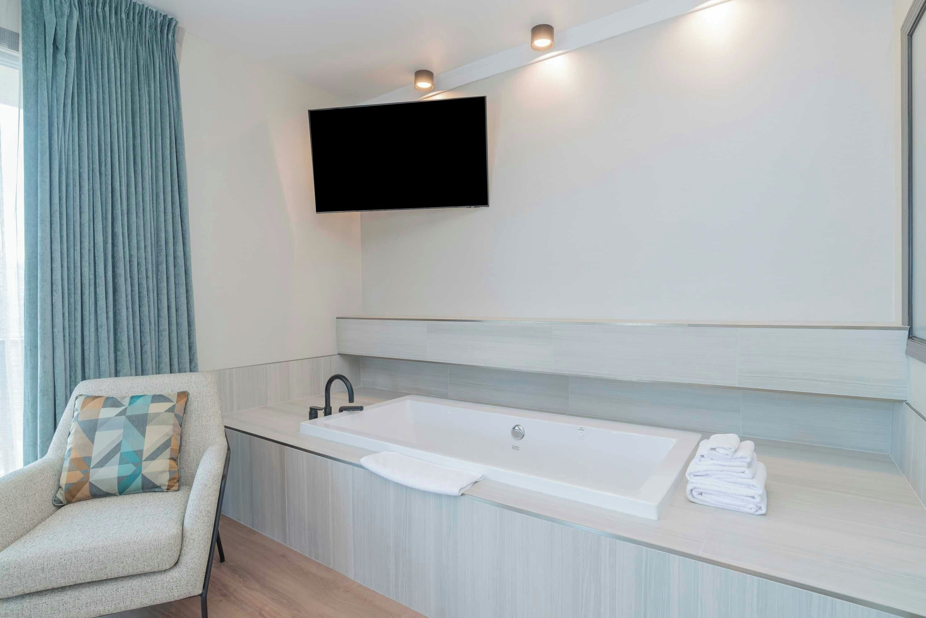 Photo - Sandman Suites Vancouver on Davie