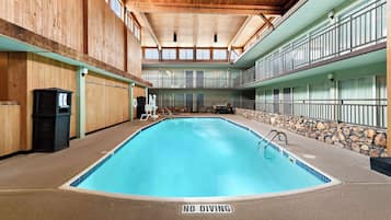 Indoor pool, sun loungers