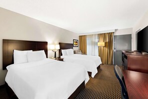 Desk, laptop workspace, iron/ironing board, cots/infant beds - Best Western State Fair Inn (Sedalia)