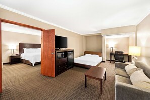 Suite, 1 King Bed, Refrigerator & Microwave, Pool View