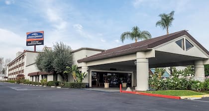Howard Johnson by Wyndham Fullerton/Anaheim Conference Cntr